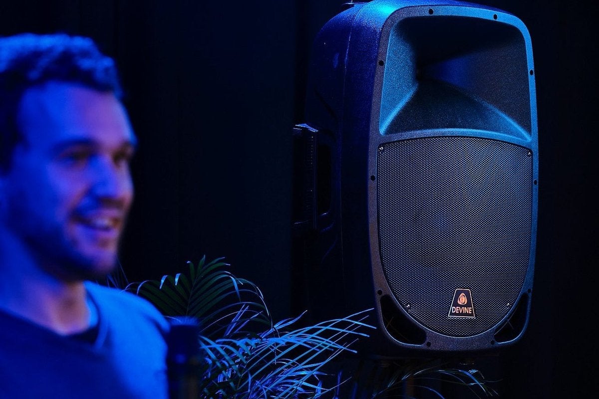 Devine Sound Scout 15A-högtalare på en fest